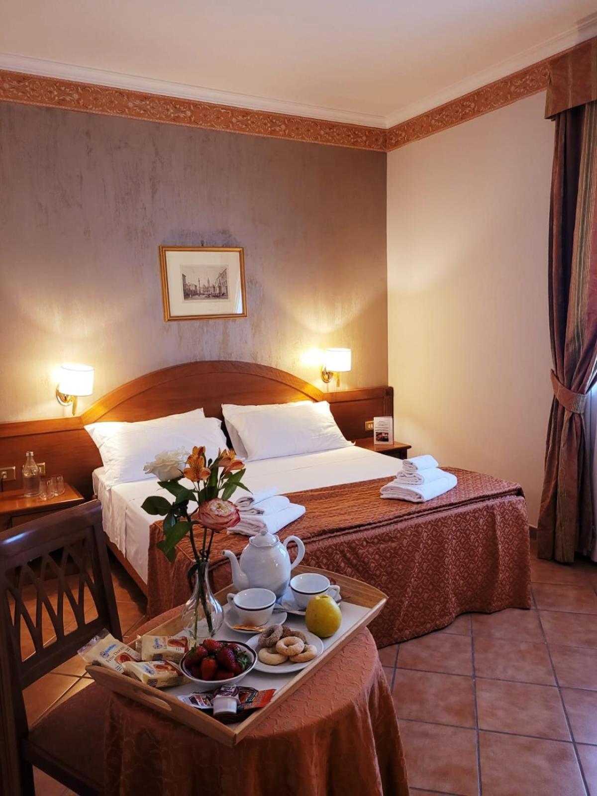 Hotel Squarciarelli Grottaferrata Zewnętrze zdjęcie