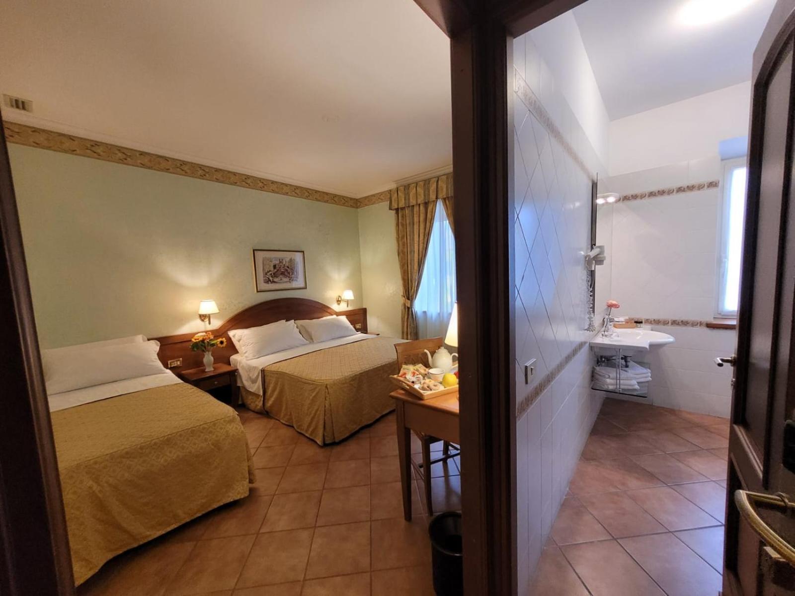 Hotel Squarciarelli Grottaferrata Zewnętrze zdjęcie