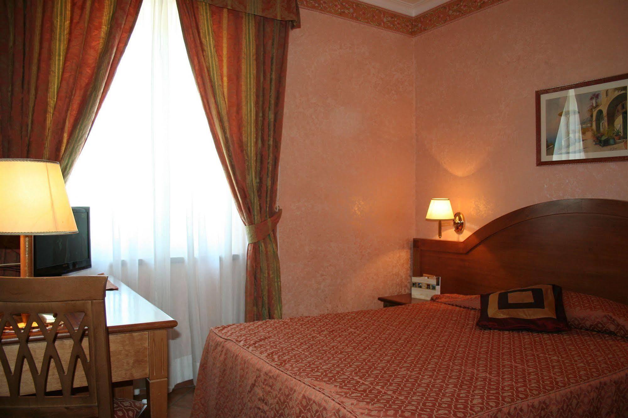 Hotel Squarciarelli Grottaferrata Zewnętrze zdjęcie